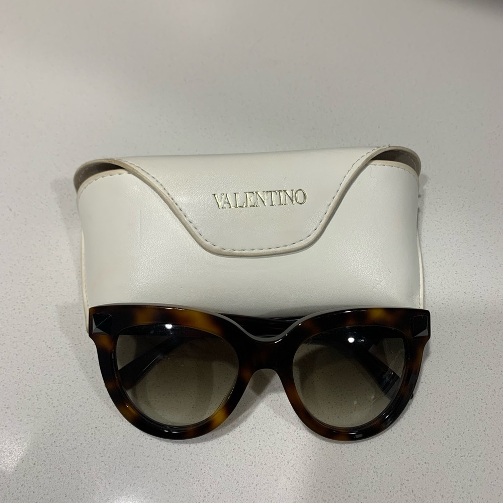 Valentino | brown sunglasses with case tortoise